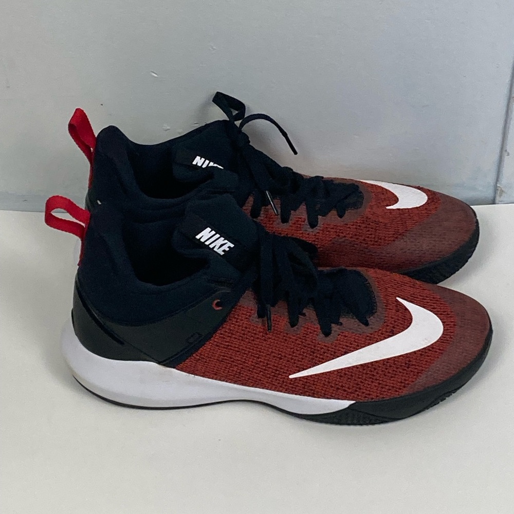 Nike Sport Shoes . - Picture 2 of 6